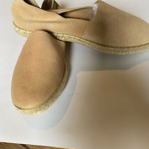 NWOT Alex + Alex Summer Suede Espadrille in Nude/Gold size  37
